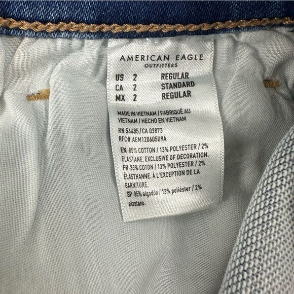 AMERICAN EAGLE Mom Blue Distressed Jeans sz 26 R NWT - Picture 4 of 9
